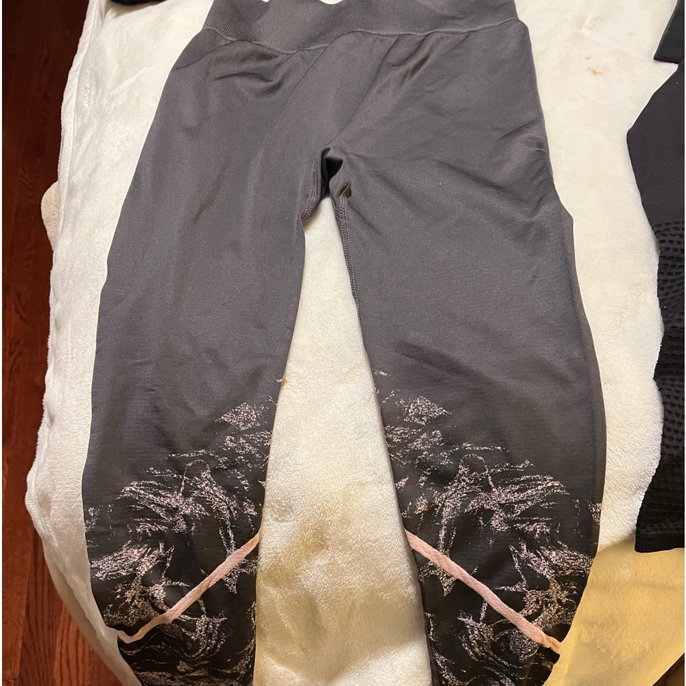 Size small Fabletics yoga pants size small.